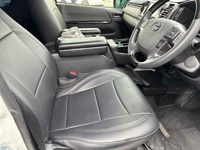 Toyota HIACE VAN 2022 8063806-7