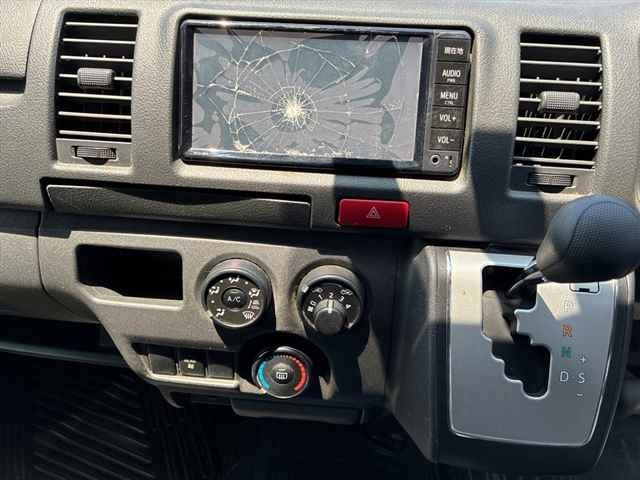Toyota HIACE VAN 2017 8063807-6
