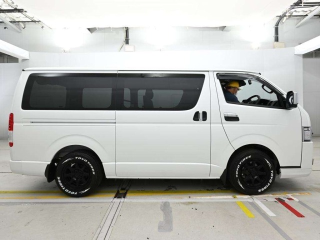 Toyota HIACE VAN 2026 8063842-3