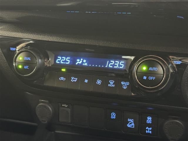 Toyota HILUX 2022 8077121-26