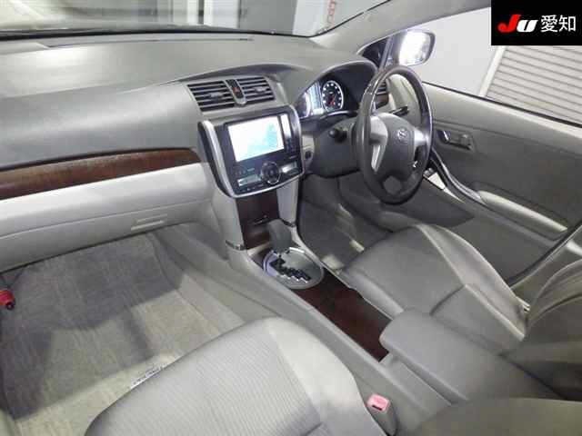 Toyota PREMIO 2011 8064464-3