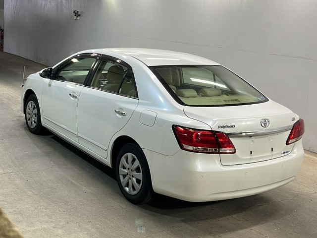 Toyota PREMIO 2018 8064473-1