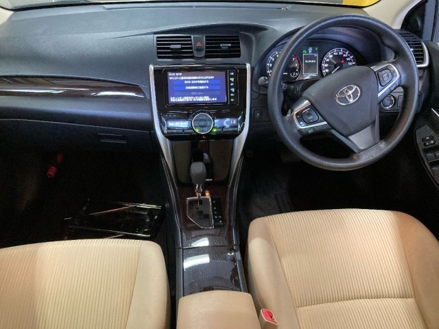 Toyota PREMIO 2018 8064473-3
