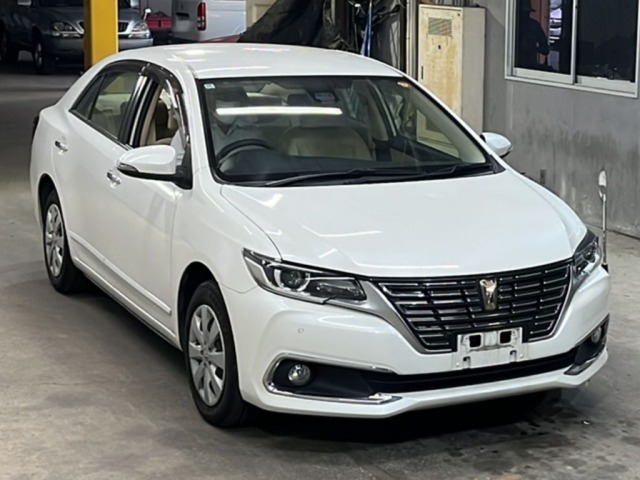 Toyota PREMIO 2018 8064473-4