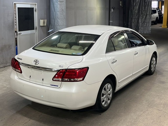 Toyota PREMIO 2018 8064473-5
