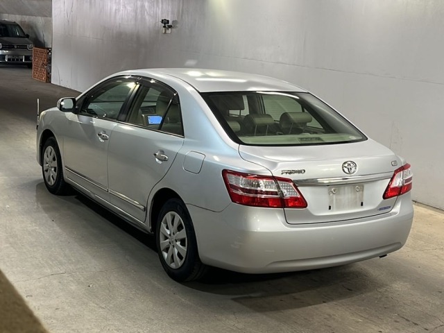 Toyota PREMIO 2012 8064474-1