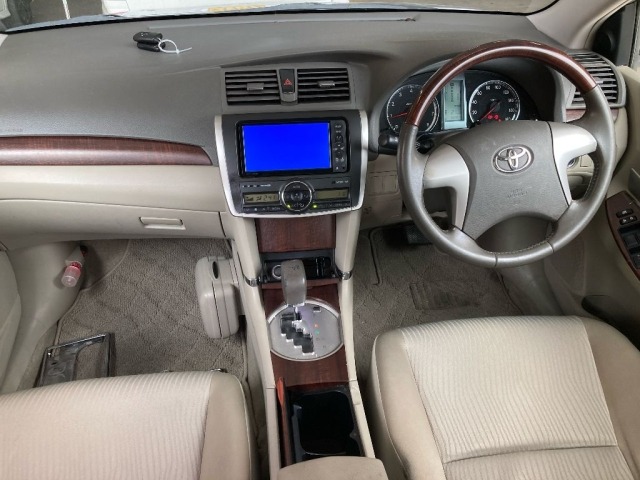 Toyota PREMIO 2012 8064474-3