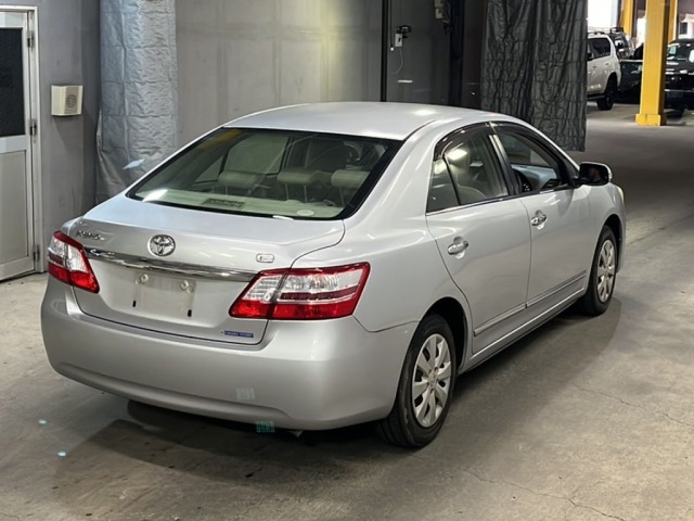 Toyota PREMIO 2012 8064474-5