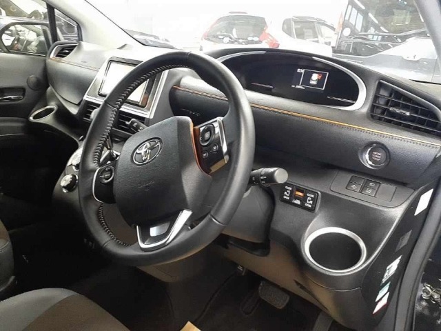 Toyota SIENTA 2022 8063176-9