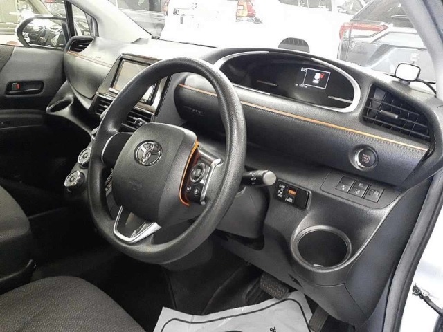 Toyota SIENTA 2022 8063177-9
