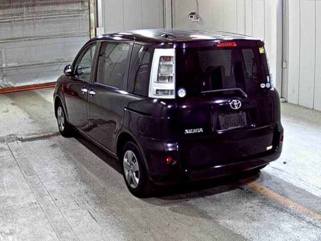Toyota SIENTA 2011 8063189-1