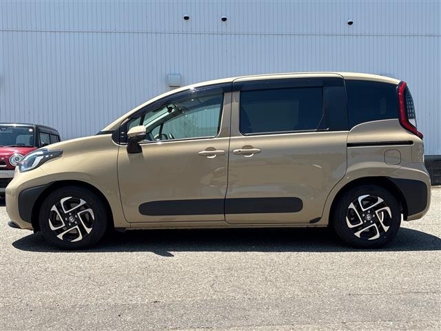 Toyota SIENTA 2022 8064001-17