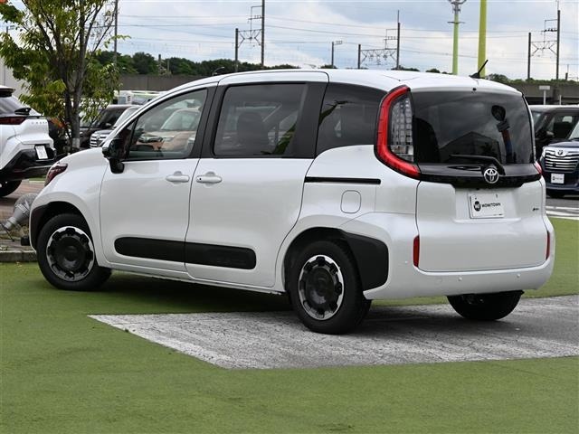 Toyota SIENTA 2026 8064106-14