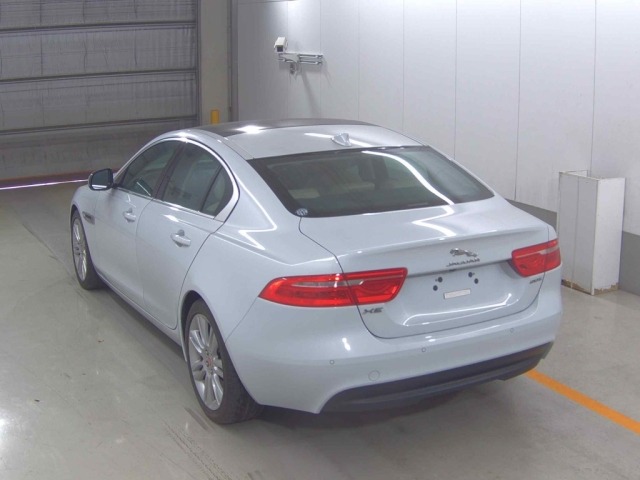 Jaguar XE 2015 8073060-1