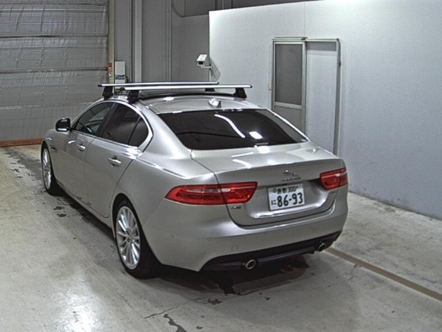 Jaguar XE 2016 8073103-1