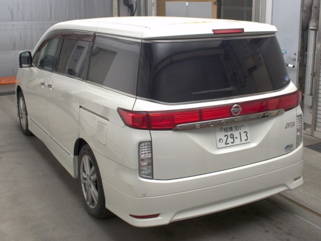 Nissan ELGRAND 2010 8079930-1