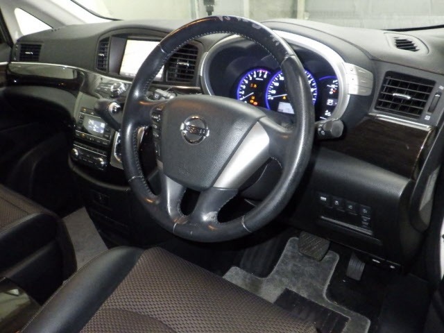 Nissan ELGRAND 2010 8079930-3