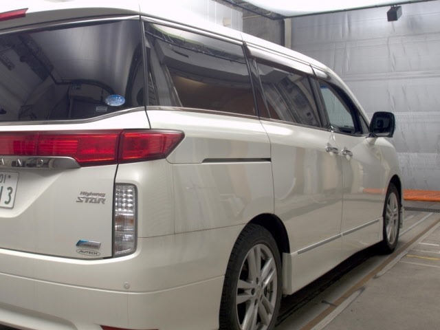 Nissan ELGRAND 2010 8079930-5