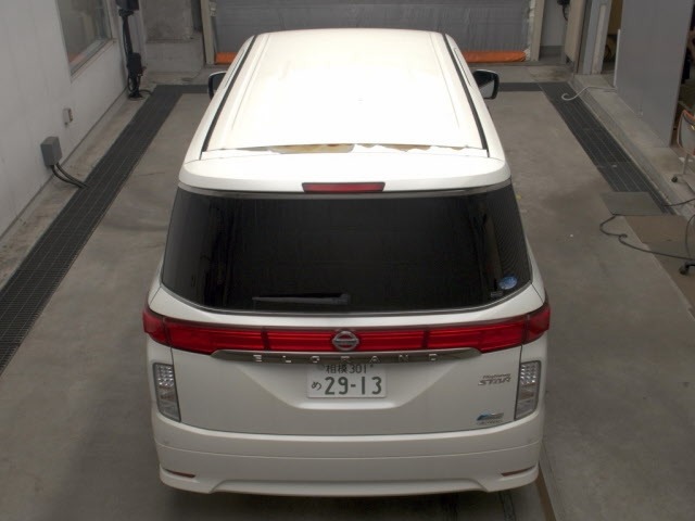 Nissan ELGRAND 2010 8079930-7