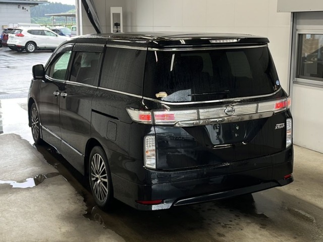 Nissan ELGRAND 2021 8079937-5