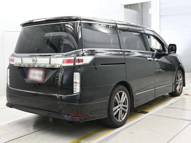 Nissan ELGRAND 2013 8079958-1