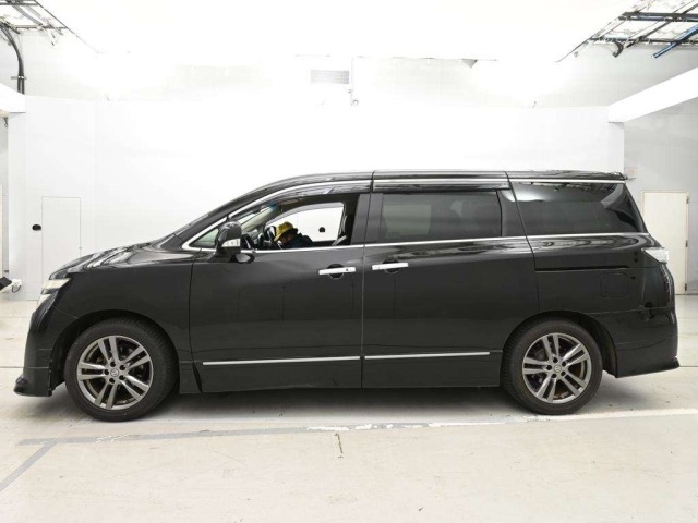 Nissan ELGRAND 2013 8079958-4