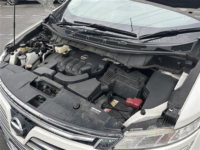 Nissan ELGRAND 2017 8080135-1