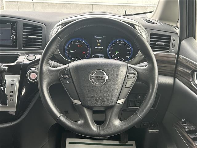 Nissan ELGRAND 2017 8080135-22