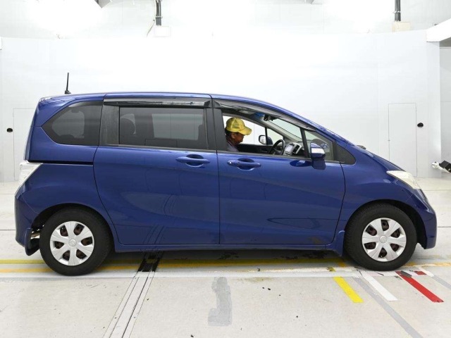 Honda FREED 2013 8079324-3