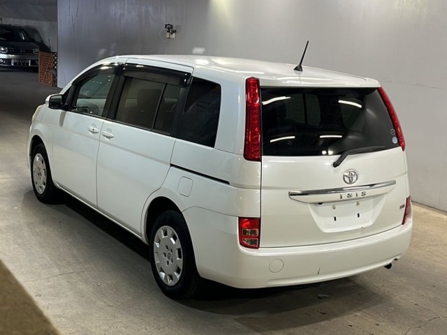 Toyota ISIS 2010 8084805-1