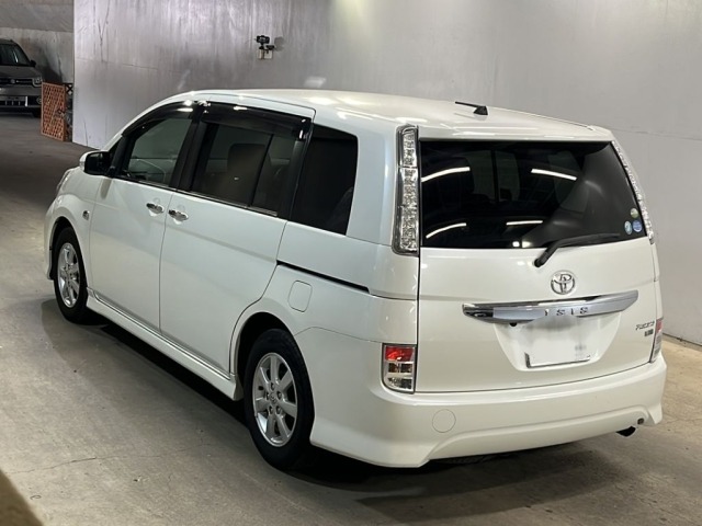 Toyota ISIS 2012 8084807-1
