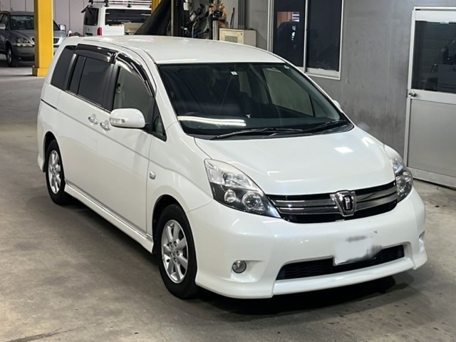 Toyota ISIS 2012 8084807-4