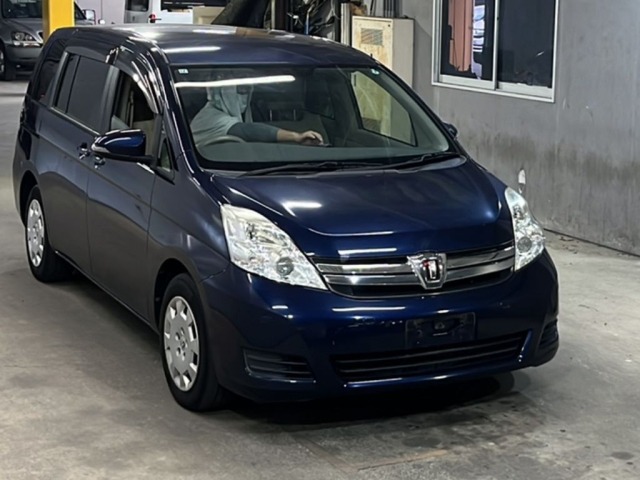 Toyota ISIS 2013 8084808-4