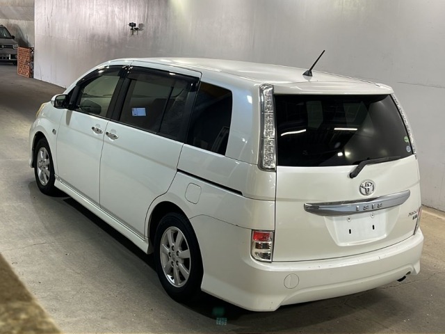 Toyota ISIS 2012 8084809-1