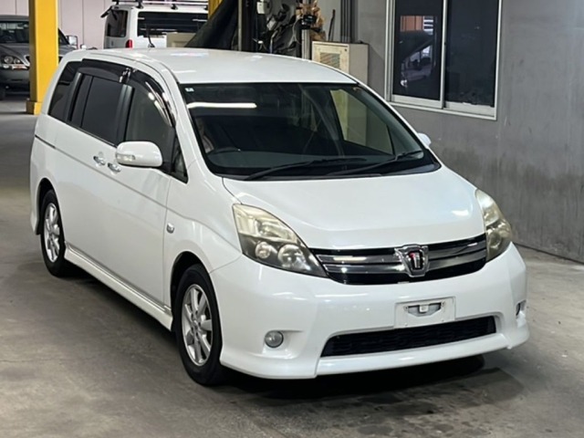 Toyota ISIS 2012 8084809-4