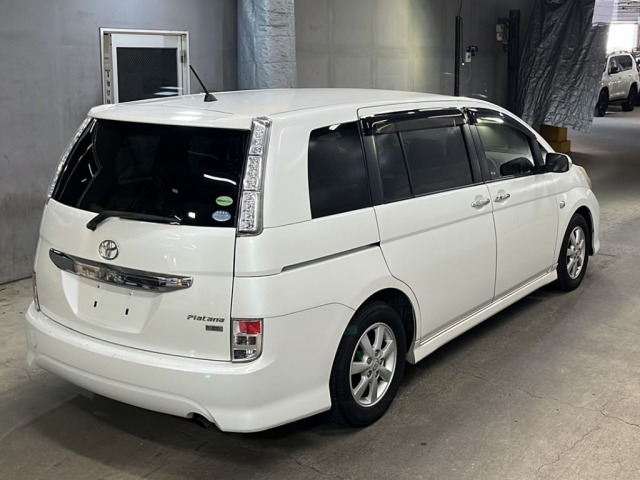 Toyota ISIS 2012 8084809-5