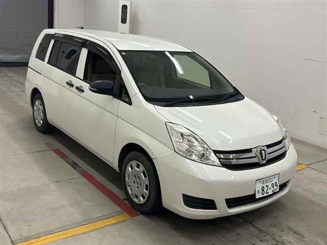 Toyota ISIS 2016 8084811-0