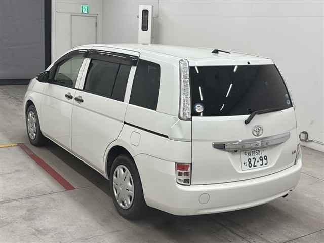 Toyota ISIS 2016 8084811-1