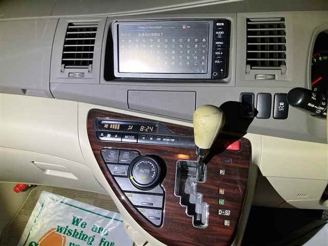 Toyota ISIS 2016 8084811-6