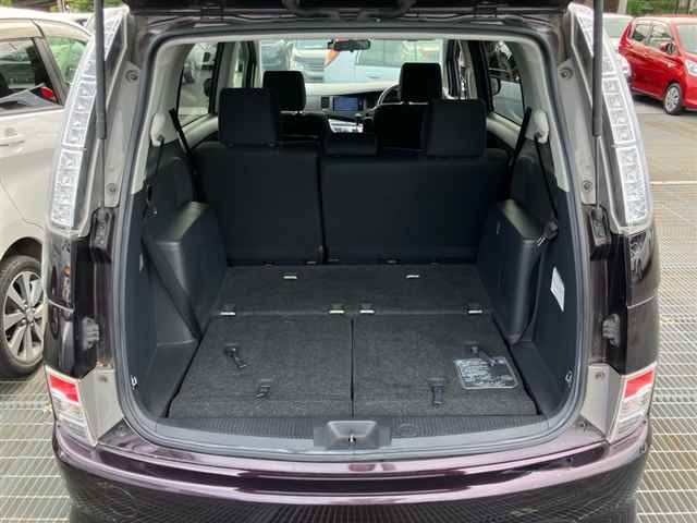 Toyota ISIS 2012 8084812-10