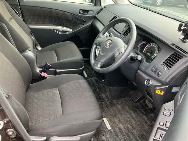 Toyota ISIS 2012 8084812-7