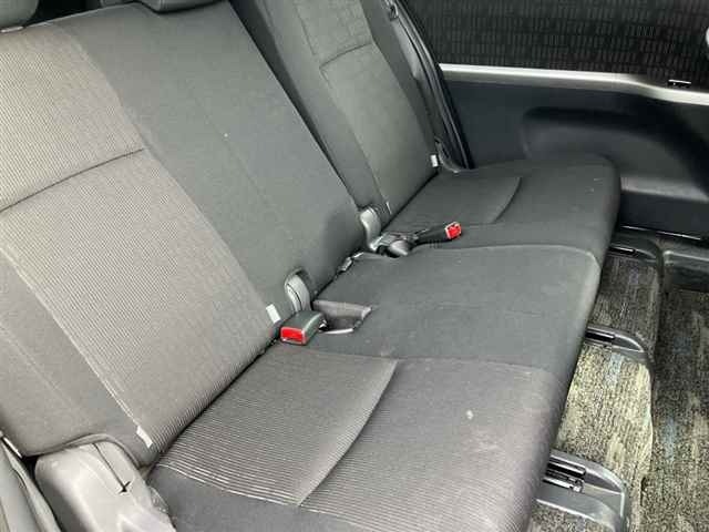 Toyota ISIS 2012 8084812-8