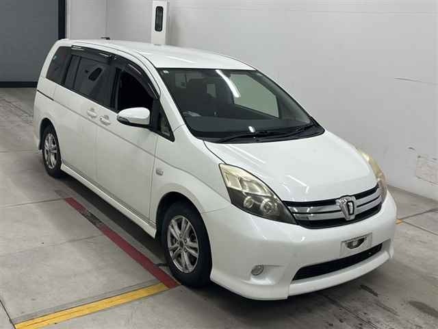 Toyota ISIS 2013 8084813-0