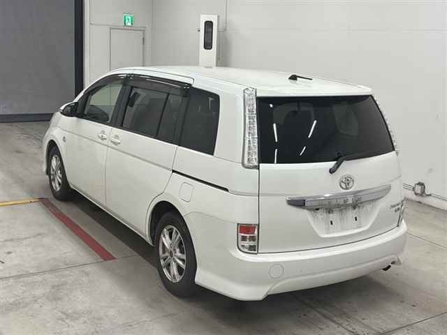 Toyota ISIS 2013 8084813-1