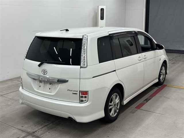 Toyota ISIS 2013 8084813-5