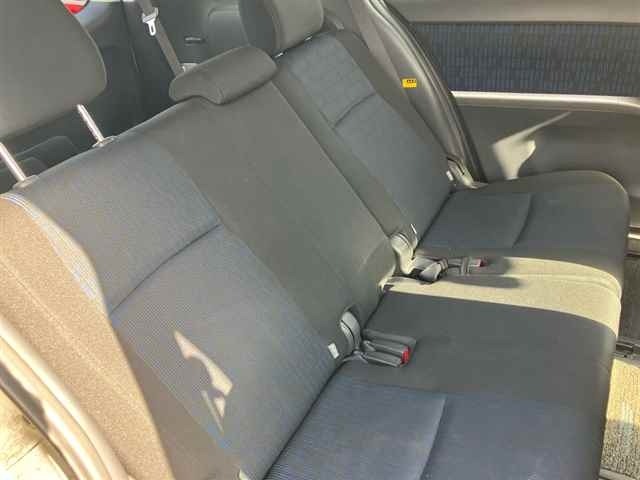 Toyota ISIS 2013 8084813-8