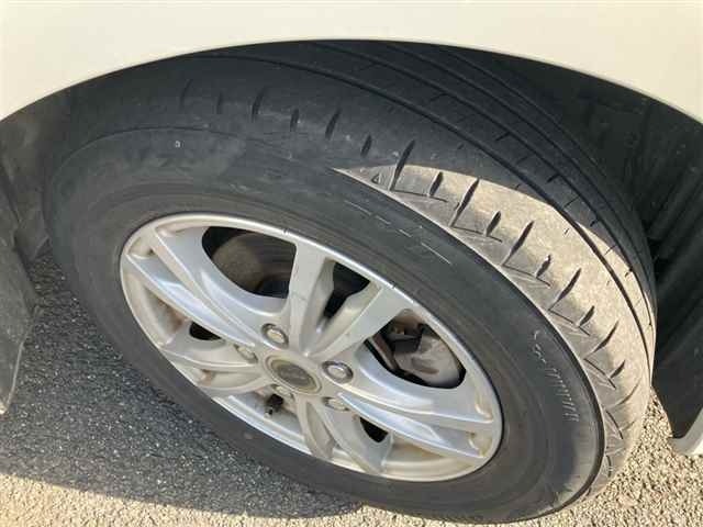 Toyota ISIS 2013 8084813-9