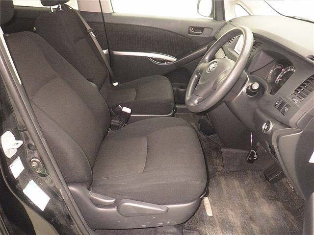 Toyota ISIS 2011 8084816-5
