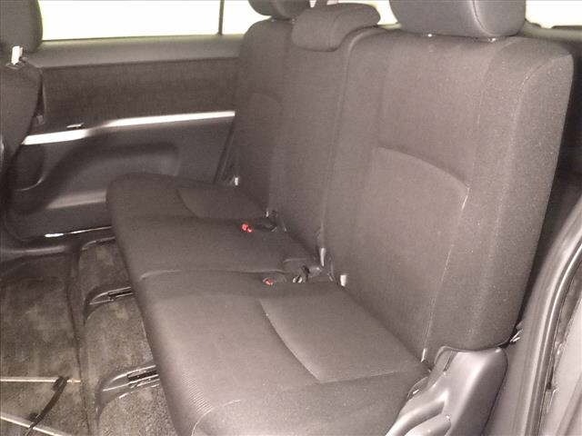 Toyota ISIS 2011 8084816-7