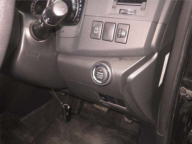 Toyota ISIS 2011 8084816-8